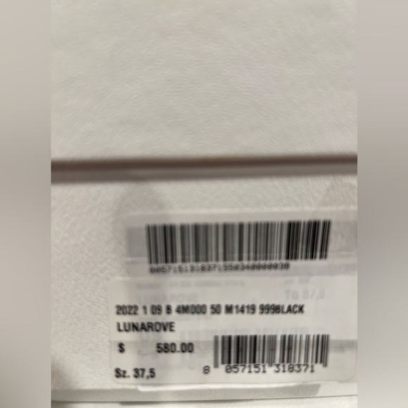 Moncler Womens Lunarove Low-Top Sneakers - Picture 5 of 16